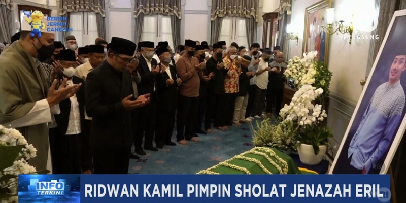 Gubernur Jawa Barat Ridwan Kamil usai mensalatkan jenazah anaknya Eril/Repro