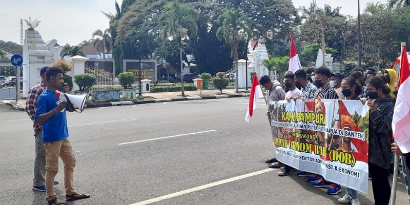 Mahasiswa yang tergabung Hampura melakukan aksi unjukrasa dukung pemekaran derah di Papua/Hendra