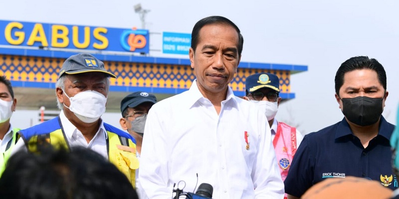 Presiden Joko Widodo  di Gerbang Tol Gabus, Kabupaten Bekasi, Provinsi Jawa Barat/BPMI Setpres