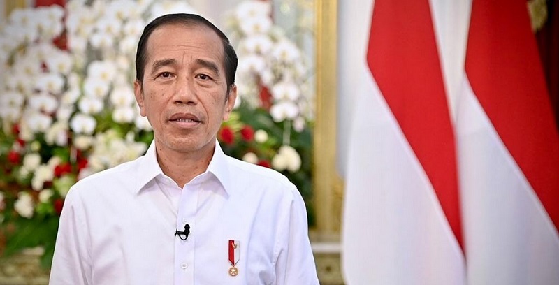 Presiden Joko Widodo menyampaikan pernyataan pers di Istana Merdeka, Jakarta, pada Jumat, 7 Oktober 2022. Foto: BPMI Setpres