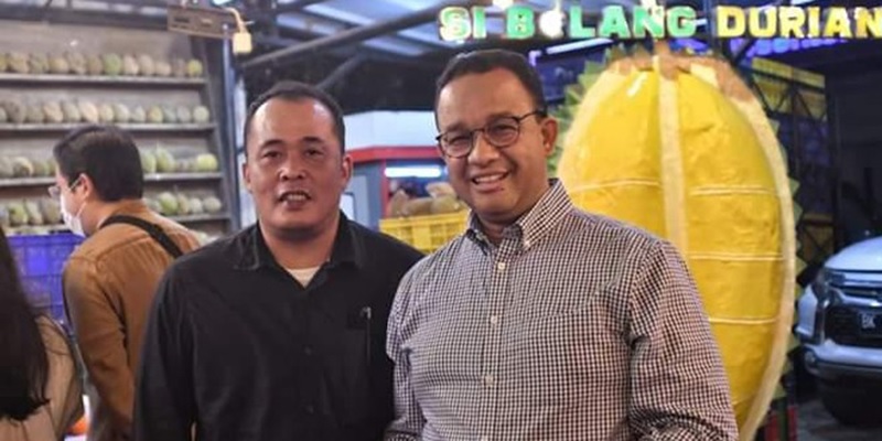 Foto bareng Wakil Walikota Medan Aulia Rachman dan bakal calon Presiden dari Partai Nasdem di Toko Durian/Repro