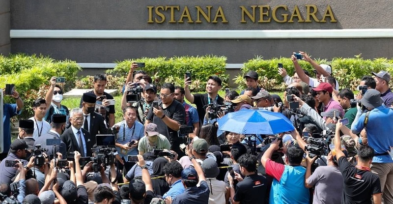 Yang Dipertuan Agong Al-Sultan Abdullah Ri'ayatuddin Al-Mustafa Billah menemui media di Istana Negara.--