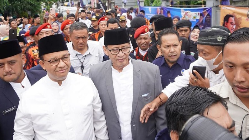 Bakal calon Presiden dari Partai Nasdem Anies Baswedan saat mengunjungi kediaman mantan Gubernur Banten Wahidin Halim/Instagram