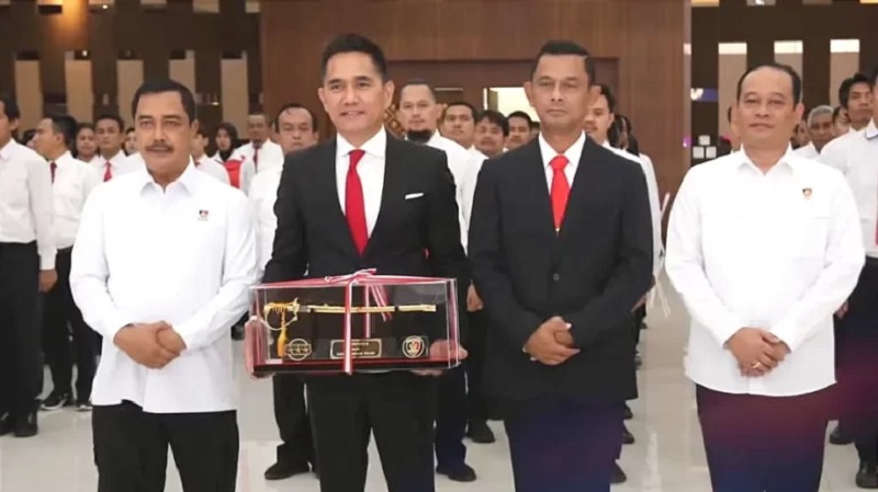 Kepala Badan Reserse Kriminal Polri, Komjen Agus Andrianto memimpin upacara Sertijab Kombes Mukti Juharsa menjadi Dirtipidnarkoba Bareskrim Polri/Dok. Humas Polri