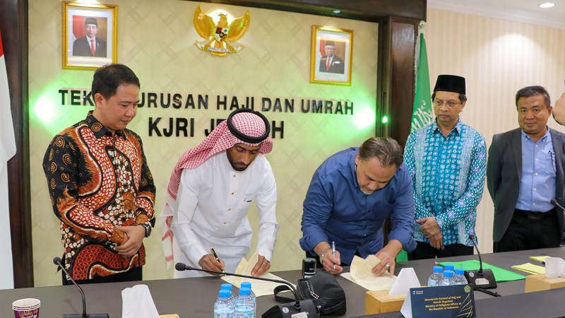 Penandatanganan kerja sama layanan katering jemaah haji di KUH, Jeddah. (Foto: Dok. Kemenag)