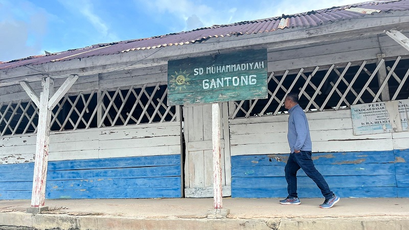 Dahlan Iskan mengunjungi sekolah Lakskar Pelangi. (Foto: Disway)