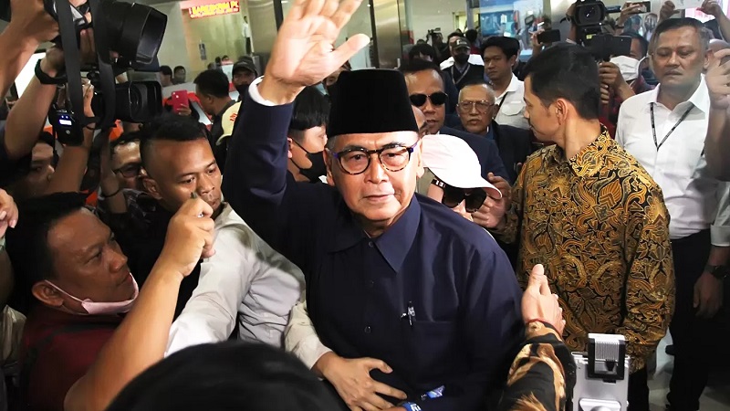 Panji Gumilang saat menghadiri panggilan penyidik  dari Bareskrim Polri. (Foto: Dok Jawa Pos)