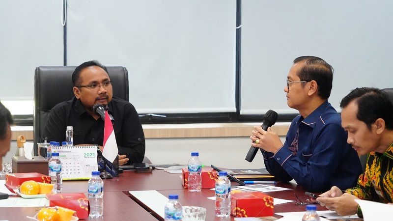 Menag Yaqut Cholil Qoumas saat memimpin rapat pimpinan Kementerian Agama di Jakarta, Kamis (20/7).  (Foto: Dok Kemenag)