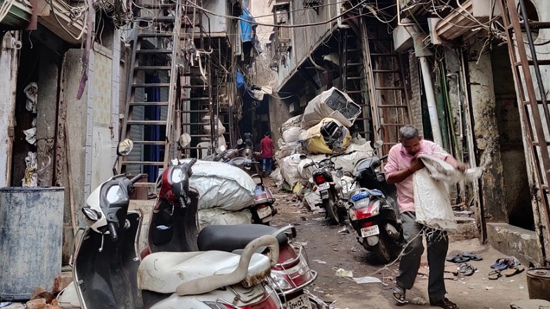 Pemandangan di sudut kota di daerah Dharavi.-