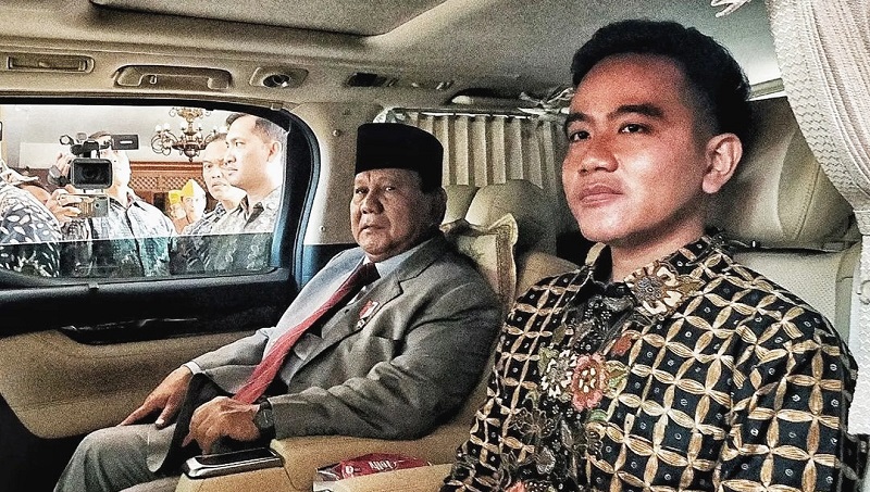 Bakal Capres dan Cawapres Prabowo Subianto dan Gibran Rakabuming Raka saat satu mobil. (Foto: Repro)