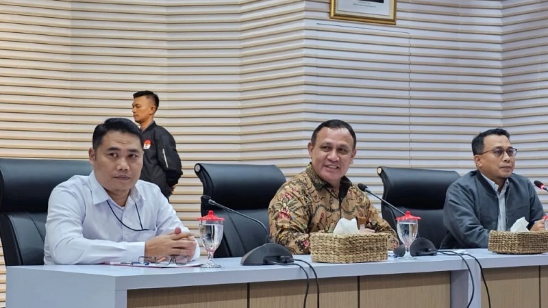 Ketua KPK Firli Bahuri (tengah). -