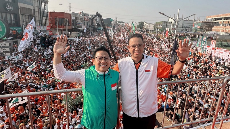 Pasangan capres dan cawapres Koalisi Perubahan Anies Baswedan dan Muhaimin Iskandar di jalan sehat di Depok. Sabtu (28/10). (Foto: Twitter @cakimiNOW)