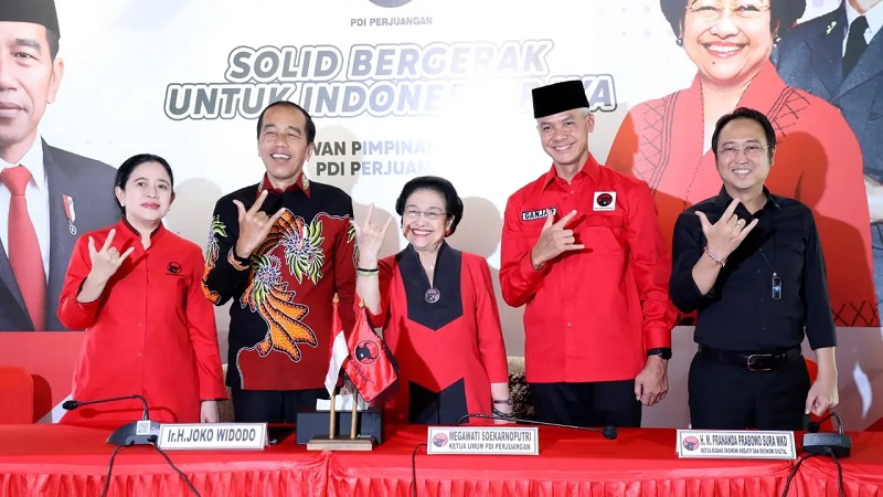 Momen Ketua Umum PDIP Megawati Soekarnoputri umumkan Ganjar Pranowo sebagai Bakal Calon Presiden di Pemilu 2024 di Istana Batu Tulis, Bogor. Turut Hadir Presiden Jokowi, Ketua DPP PDIP Puan Maharani dan Prananda Prabowo. (Foto: Dokumentasi PDIP).