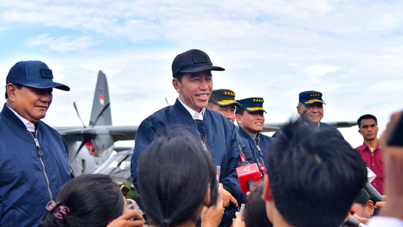 Presiden Jokowi di Pangkalan TNI AU Halim Perdanakusuma, Jakarta, pada Rabu (24/1). (Foto: BPMI Setpres)