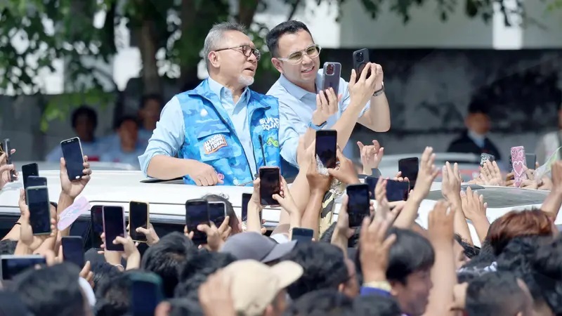 Ketua Umum PAN Zulkifli Hasan (Zulhas) dan artis Raffi Ahmad saat kampanye di Lampung. (Foto: Repro)