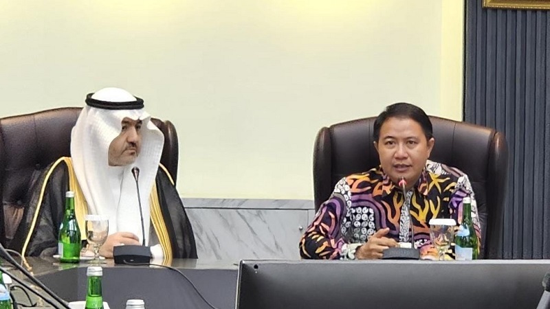 Dirjen PHU Hilman Latief  bersama dengan Wamen Haji Arab Saudi membahas persiapan implementasi Macca Road, Kamis (29/2) (Foto:  Dok Kemenag))