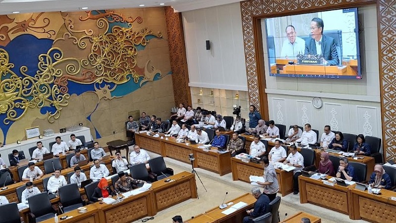 Rapat kerja Badan Legislasi DPR RI dengan Mendagri Tito Karnavian, membahas RUU DKJ. (Foto: Disway(