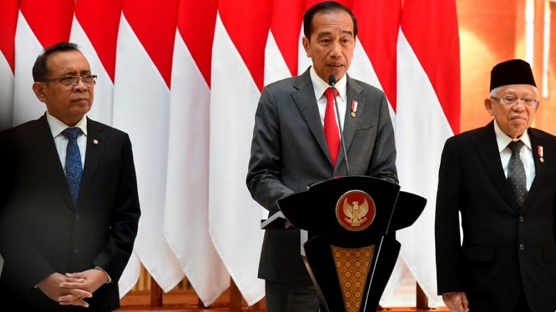 Presiden Jokowi menyampaikan keterangannya di Pangkalan TNI AU Halim Perdanakusuma, Jakarta, Senin, 4 Maret 2024. (Foto: Dok. BPMI Setpres)