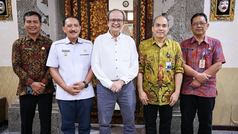 Pertemuan KemenkopUKM dan Pemda Klungkung memastikan tidak ada pelarangan waktu operasional warung klontong. (Foto: Dok Kemenkop)