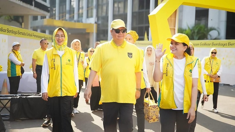 Ketum Golkar Airlangga Hartato bersama Ketua Umum PP KPPG Airin Rachmi Diany  (paling kiri). (Foto: AMR/RMB)