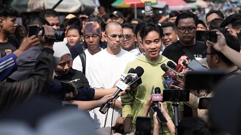 Cawapres terpilih Gibran Rakabuming blusukan di Jakarta ditemani artis Raffi Ahmad. (Foto: Instagram)