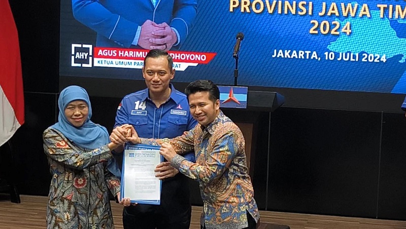 Bacagub dan  wakil Khofifah Indar Parawansa - Emil Elistianto Dardak resmi diusung Partai Demokrat. [Foto: Repro]