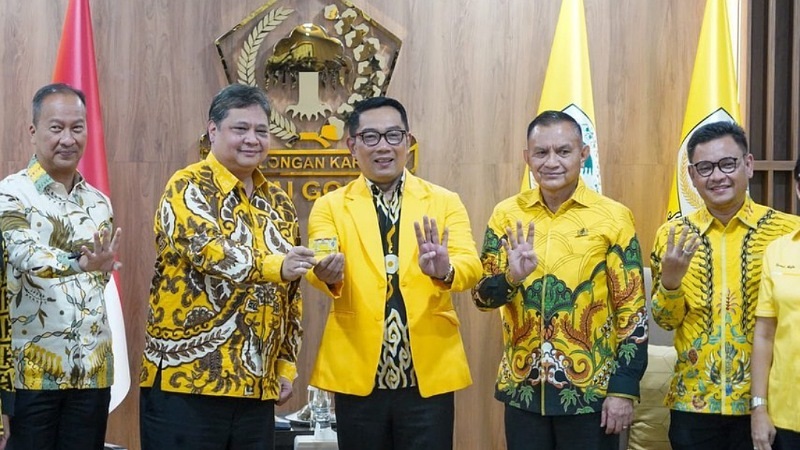 Ketum Golkar Airlangga Hartato minta Ridwan Kamil menaikan lagi elektabilitas di Jabar. [Foto: Repro]