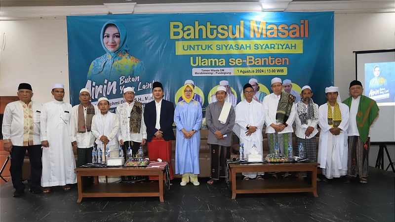 Forum Bahtsul Masail untuk Siyasah Syar'iyah, para ulama se-Banten memberikan mendukung Airin di Pilkada Banten. [Foto: Ist/RMB]