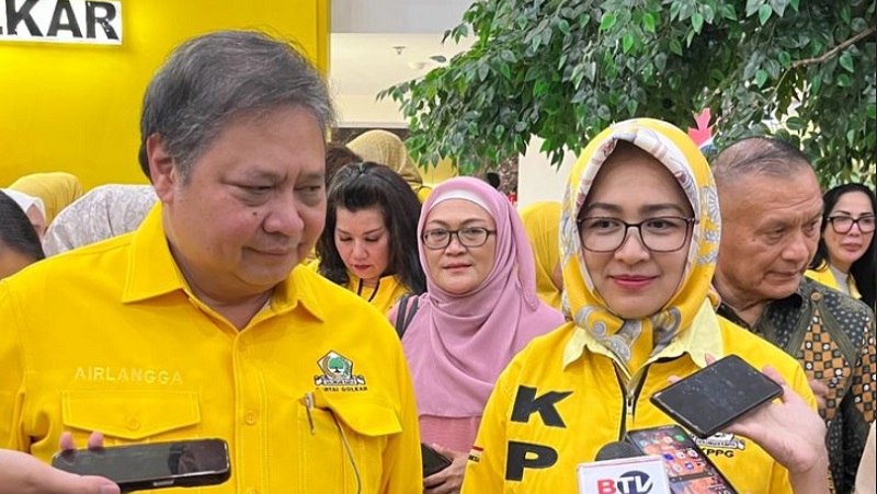 Ketum Golkar Airlangga Hartato dan Bacagub Banten Airin Rachmy Diani. [Foto: Repro]