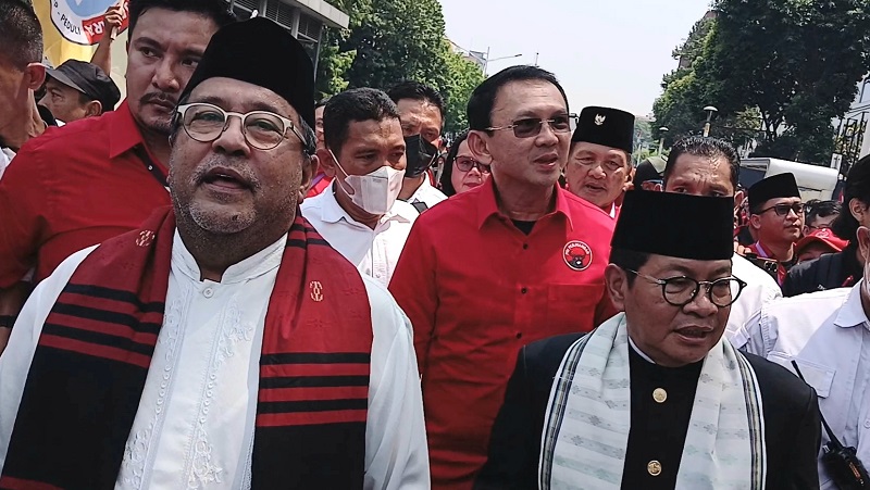 Pasangan bacalon gubernur dan wakil gubernur Jakarta Pramono Anung - Rano Karno mendaftar ke KPUD Jakarta. [Foto: Disway]