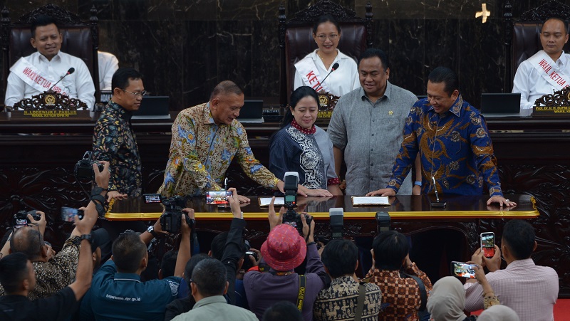 Ketua DPR RI Puan Maharani bersama pimpinan DPR lainnya dan Ketua MPR RI Bambang Soesatyo mengecek lokasi sidang tahunan. [Foto: Dok DPR]