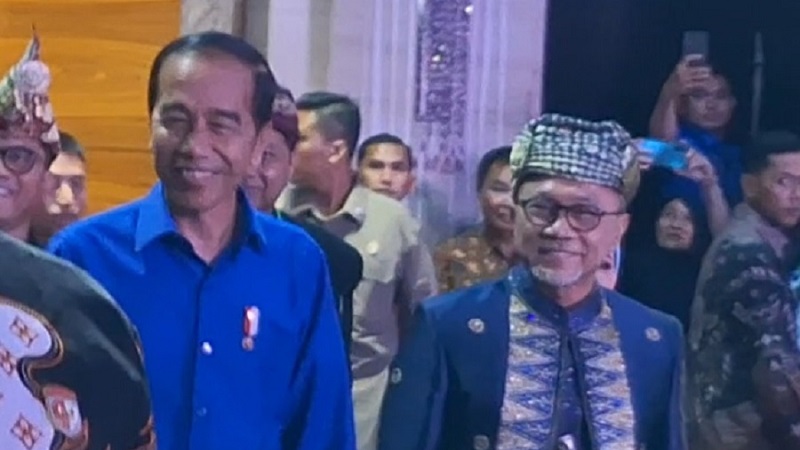 Presiden Jokowi dan Ketum PAN Zulkifli Hasan diacara  pembukaan Kongres ke-6 PAN. [Foto: Repro]