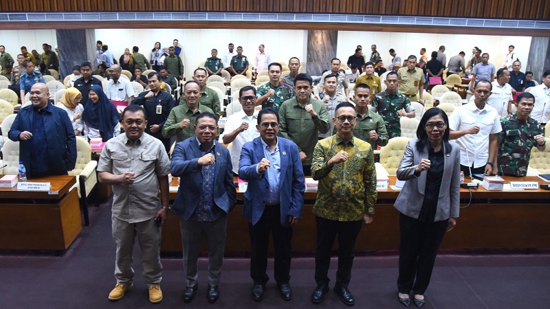 Sekjen DPR RI indra Iskandar usai menggelar rapat koordinasi persiapan pengamanan Sidang 16 Agustus dengan para stakeholder terkait. [Foto: Dok DPR RI]