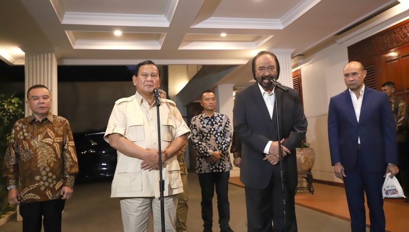 Ketua Umum Gerindra sekaligus Presiden terpilih Prabowo Subianto dan Ketum NasDem Surya Paloh menyampaikan konferensi pers usai pertemuan keduanya. [Foto: Dok SinPo]