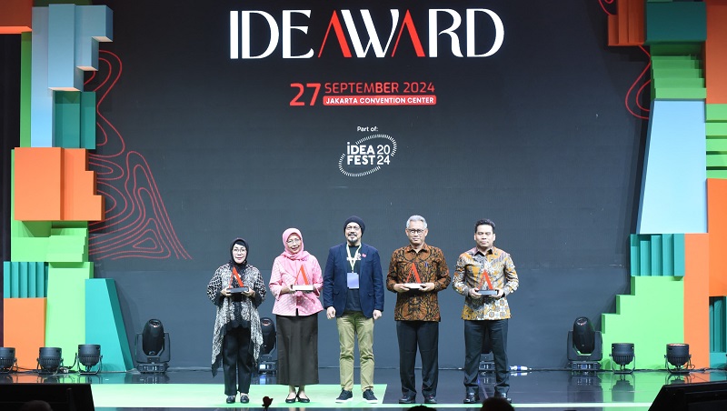 Biro Pemberitaan Parlemen Setjen DPR RI menerima penghargaan dalam kategori  IDeaward 2024, Jumat, (27/9/2024). [Foto: Jaka/vel]