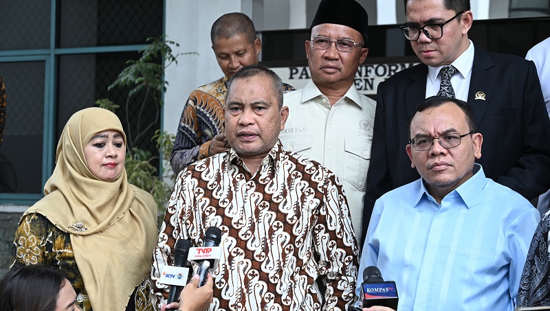 Anggota DPR RI Marwan Jafar yang juga anggota Pansus Haji DPR bersama anggota lainnya saat sidak ke Kemenag. [Foto: Repro]