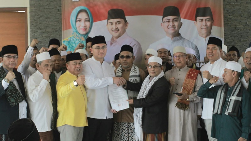 Ulama dan tokoh agama memberikan dukungan terhadap Airin - Ade di Pilgub Banten, dan Andika - Nanang di Pilbup Serang. [Foto: AMR/RMN]