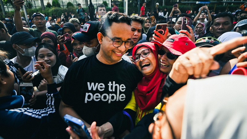 Mantan Gubernur DKI Jakarta, Anies Baswedan di tengah keramaian Car Free Day, Mingu (1/9). [Foto: x @aniesbaswedan]