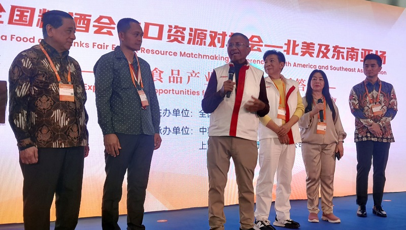 Dahlan Iskan mengenalkan 5 pengusaha Indonesia di acara business matching China Food and Drink Fair di Shenzhen, Tiongkok. [Disway]