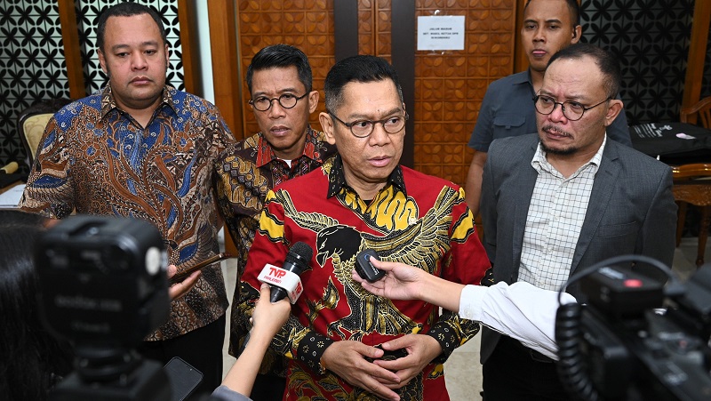 Wakil Ketua DPR RI Koordinator Bidang Ekonomi dan Keuangan Adies Kadir optimis target ekonomi delapan persen tercapai. [Foto: Dok DPR/RMN]