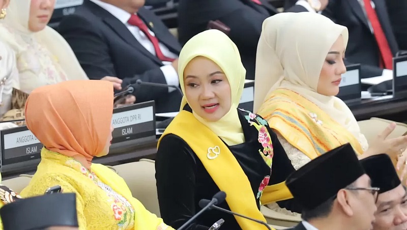 Atalia Praratya saat mengikuti pelantikan anggota DPR RI dan rapat paripurna pertama Anggota DPR RI Periode 2024-2029. [ Foto: Dok Sindo]