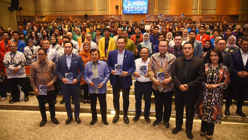 Peluncuran & Bedah Buku "Menegakkan Amanat Konstitusi Pendidikan", di Gedung Nusantara, DPR RI, Senayan, Jakarta, Kamis (10/10).  [Foto: Runi/vel/DPR]