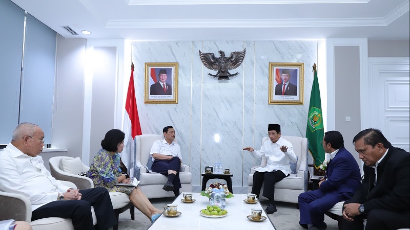 Meteri Agama Nasaruddin Umar saat menerima kunjungan Ketua Dewan Ekonomi Nasional Luhut Binsar Panjaitain di Kantor Kemenag, Selasa (29/10). [Foto:Kemenag/RMN]