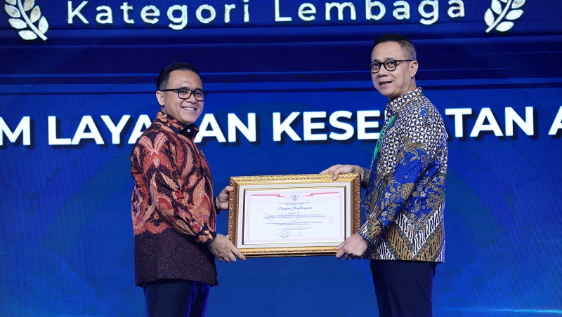 Deputi Bidang Administrasi Setjen DPR RI, Sumariyandono usai menerima penghargaan di Hotel Sheraton Grand Jakarta, Selasa (8/10/2024). [Foto : Andri/RMN]