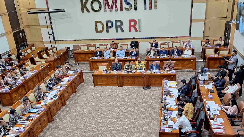 Rapat kerja PPATK bersama Komisi III DPR RI, Rabu (6/11). [Foto: Disway/RMN]