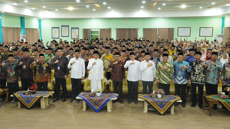 Menag  Nasaruddin Umar saat kunjungan ke Kantor Wilayah Kementerian Agama Provinsi Jawa Timur, Kamis (14/11). [Foto: Dok Kemenag]