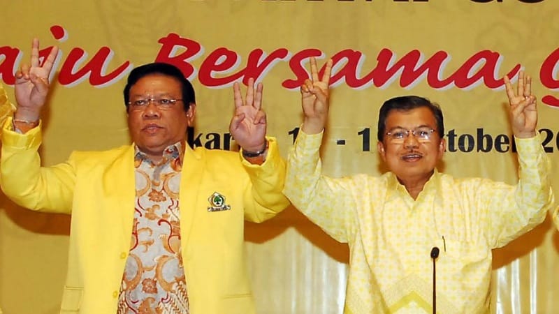 Dua mantan Ketum Golkar Jusuf Kalla dan Agung Laksono. [Foto: Repro/RMN]