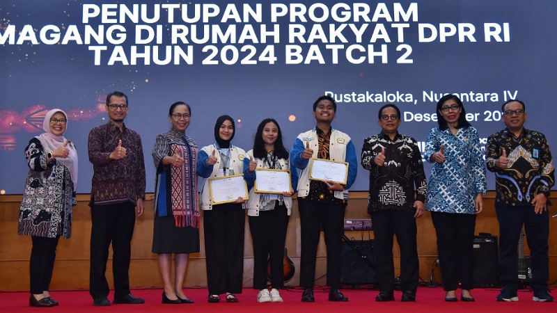 Foto bersama  penutupan Program Magang Di Rumah Rakyat (MDRR) DPR RI batch ke-5. [Foto: Dok. DPR/RMN]