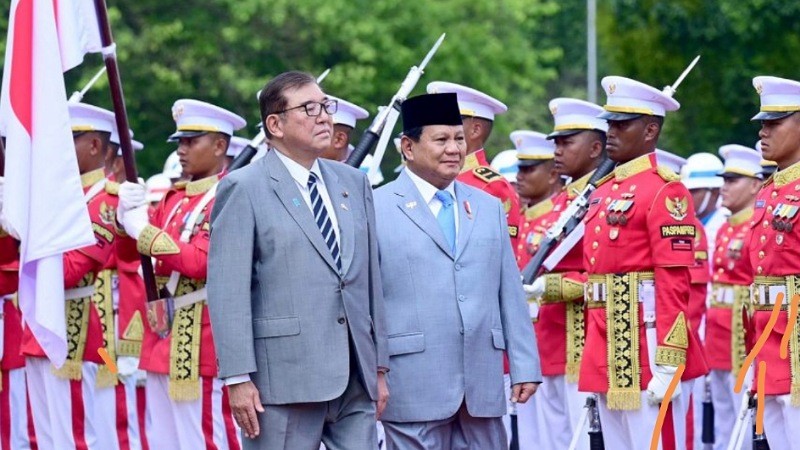 Presiden RI Prabowo Subianto saat menyambut kedatangan PM Jepang Shigeru Ishiba di Istana Bogot. [Foto: BPMI/RMN]