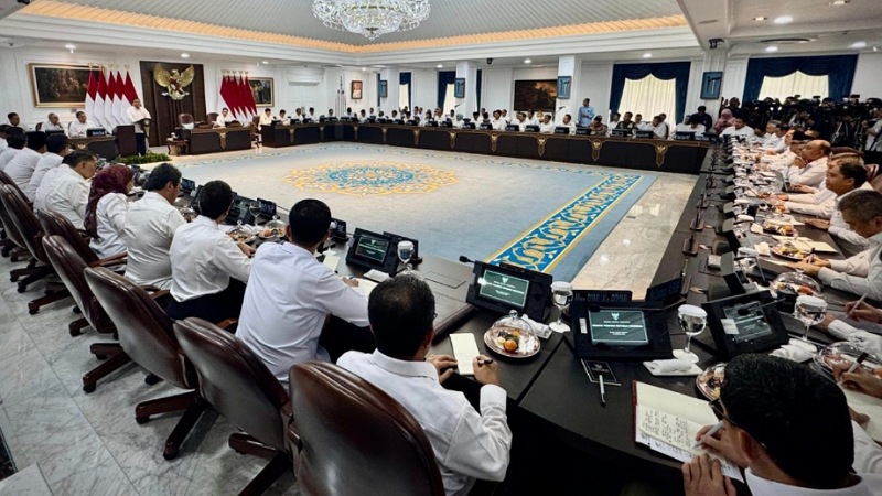 Presiden Prabowo Subianto menggelar Sidang Kabinet Paripurna bersama seluruh jajaran Menteri Kabinet Merah Putih, pada Rabu, 22 Januari 2025, di Ruang Sidang Kabinet, Istana Kepresidenan Jakarta. [Foto: BPMI Setpres/RMN]